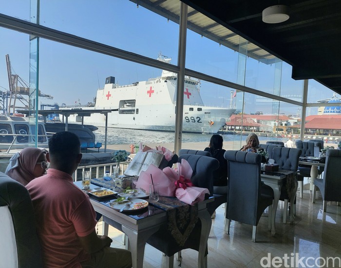 Officers Cafe di Jakarta Utara Officers Cafe di Jakarta Utara