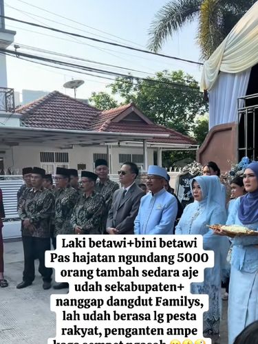 Pasangan pengantin yang berasal dari Betawi ini mengundang 5.000 tamu undangan, lengkap dengan panggung hiburan bak konser musik. Suasana pernikahan tersebut sontak viral di media sosial.