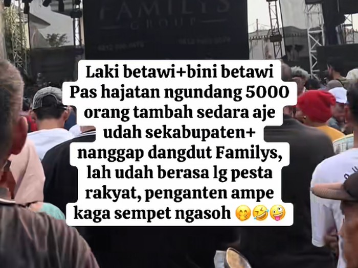 Pasangan pengantin yang berasal dari Betawi ini mengundang 5.000 tamu undangan, lengkap dengan panggung hiburan bak konser musik. Suasana pernikahan tersebut sontak viral di media sosial.