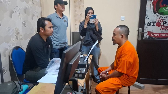 Pedagang bakso nyambi edarkan sabu diringkus Polres Bangkalan.