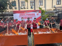 506.224 Batang Rokok Tanpa Cukai dan Mihol Ilegal Dimusnahkan di Lamongan