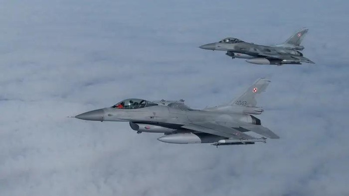F-16 aircrafts fly during a NATO media event at an airbase in Malbork, Poland, March 21, 2023. (File photo: Reuters)