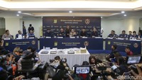 Dari hasil penyelidikan, korban diduga bunuh diri. Kesimpulan tersebut didapatkan setelah rangkaian penyelidikan yang berlangsung hampir sebulan lamanya.