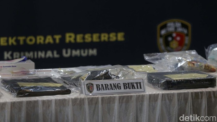 Polda Metro Jaya akan mengumumkan hasil penyelidikan terkait penyebab kematian diplomat muda Kementerian Luar Negeri (Kemenlu), Arya Daru Pangayunan (ADP), Selasa (29/7/2025).