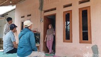 Saat menjabat di periode kedua tepatnya pada tahun 2023, Posyandu itu dijual dengan alasan terbengkalai dan akan dipindahkan. Namun selama kurang lebih satu tahun, janji Posyandu itu tak dipenuhi.