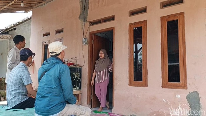 Posyandu Sukabumi Posyandu di Sukabumi yang dijual Bu Kades Heni Mulyani