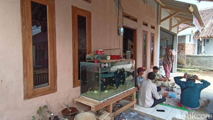 Posyandu di Sukabumi yang dijual Bu Kades Heni Mulyani