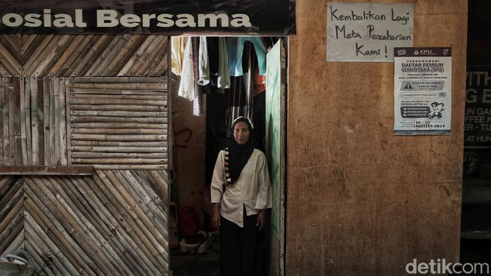 Sejumlah warga eks Kampung Bayam di hunian sementara di kawasan Jalan Tongkol, Jakarta Utara, Selasa (29/7/2025).