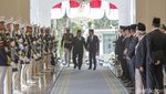 Prabowo Sambut Kunjungan PM Malaysia Anwar Ibrahim di Istana