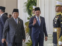 Prabowo Sambut Kunjungan PM Malaysia Anwar Ibrahim di Istana