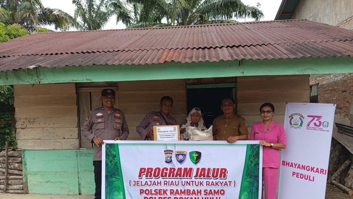Program JALUR Polda Riau hadir menyapa warga di desa terpencil di Roka Hulu, Selasa (29/7/2025).