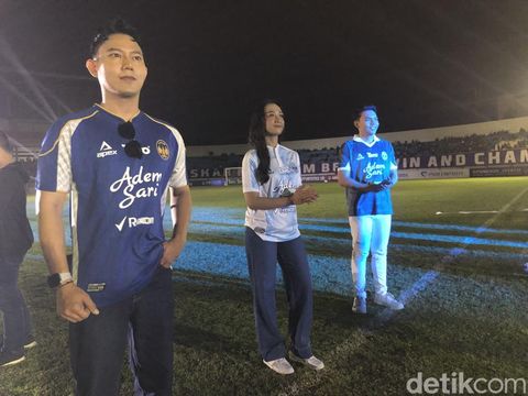 PSIM Jogja saat meluncurkan 26 pemain dan jersey di Stadion Mandala Krida, Jogja, Selasa (29/7/2025).