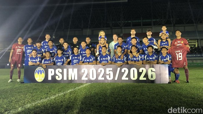 PSIM Jogja saat meluncurkan 26 pemain dan jersey di Stadion Mandala Krida, Jogja, Selasa (29/7/2025).