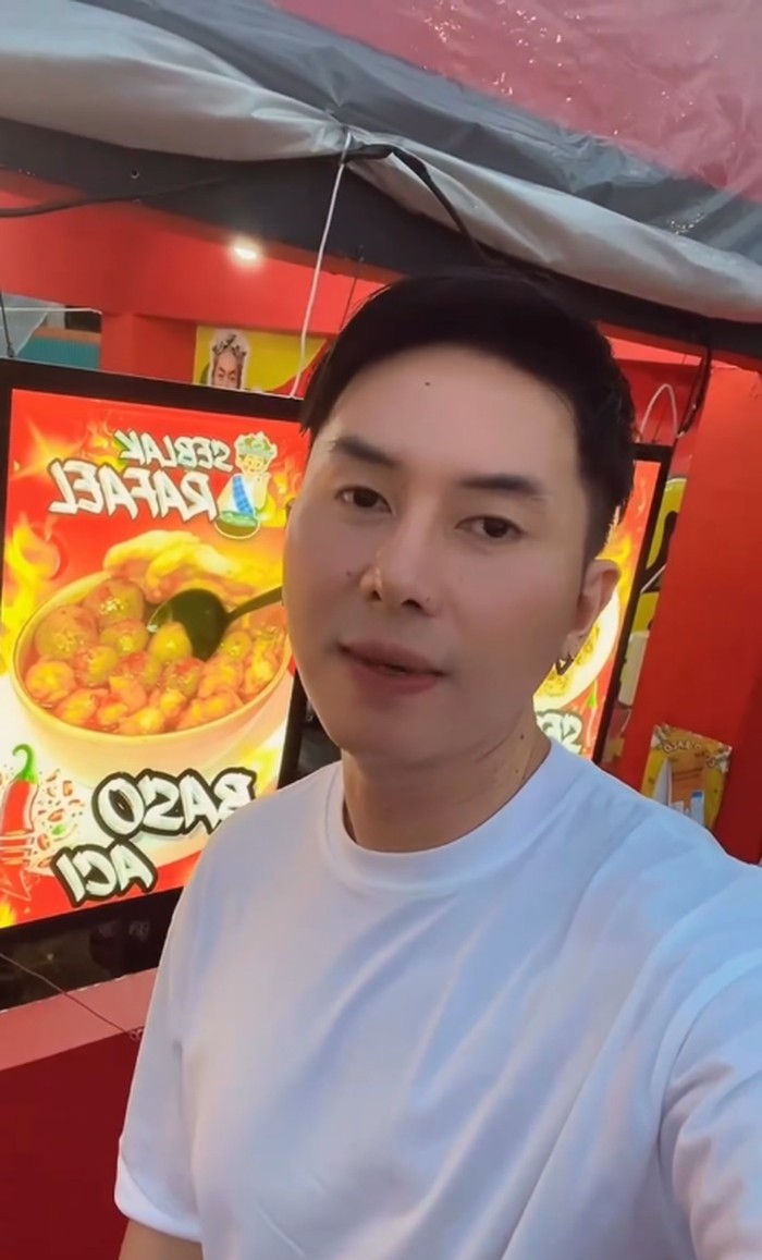 Rafael Tan Rafael Tan jualan seblak