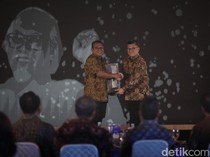 Romo Mangun Dapat Penghargaan Adiluhung detikJogja-Jateng Awards 2025
