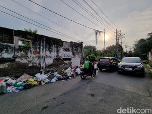 Sampah Dibuang Sembarangan di di Surabaya Mencapai 2 Truk Tiap Hari