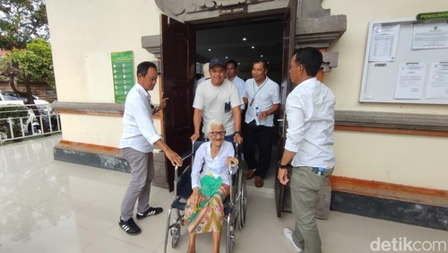 Sidang tuntutan nenek Ni Nyoman Reja dan 16 terdakwa di ruang sidang Candra, Pengadilan Negeri Denpasar, Selasa (29/7/2025). Ahmad Firizqi Irwan/detikBali.