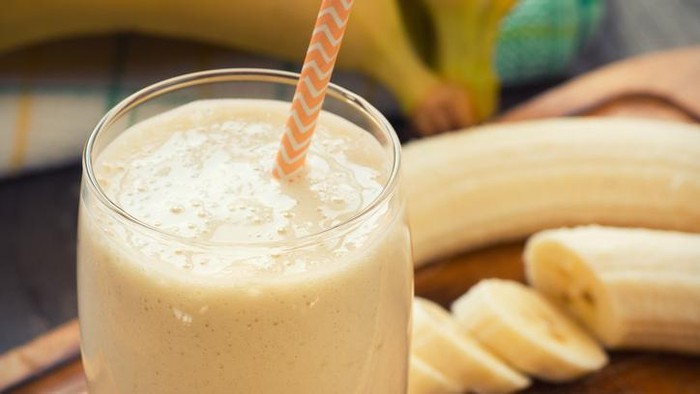 racikan smoothies pisang yang mudah dibuat