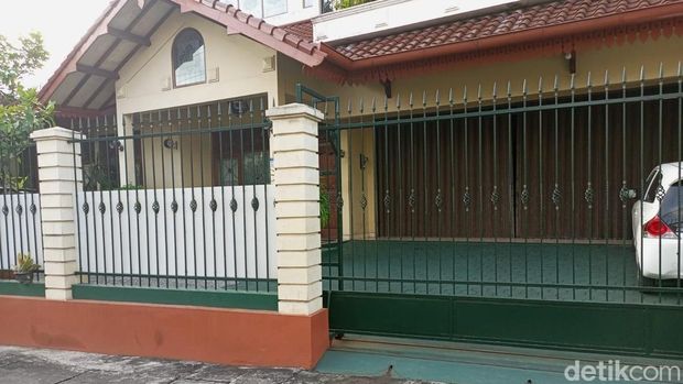 Suasana rumah keluarga diplomat muda Kemlu yang tewas misterius, inisial ADP, di Jalan Munggur, Jomblang, Banguntapan, Bantul, Selasa (29/7/2025).