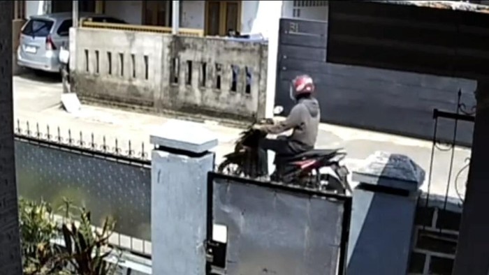 Terduga pelaku perampokan terhadap wanita paruh bayah di Palembang yang gunakan senpi mainan