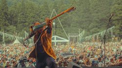 Aksi The Panturas Manggung di Fuji Rock Jepang