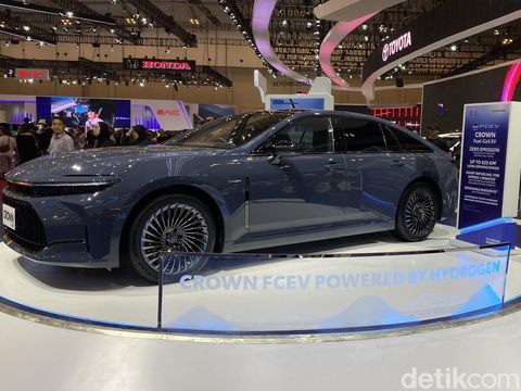 Toyota Crown FCEV
