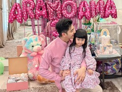 8 Beda Gaya Ria Ricis & Teuku Ryan Rayakan Ultah Moana, Ada yang Capai Rp 1 M