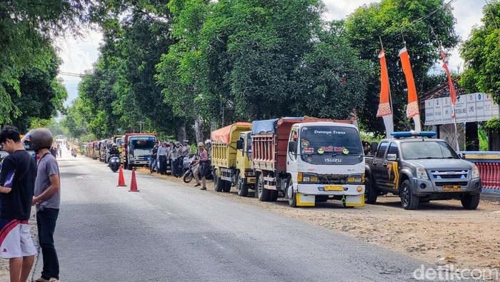 Warga protes truk ODOL Ponorogo