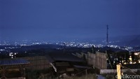 Pemandangan gemerlapnya lampu kota atau City Light dari Warung Tower Kuningan.