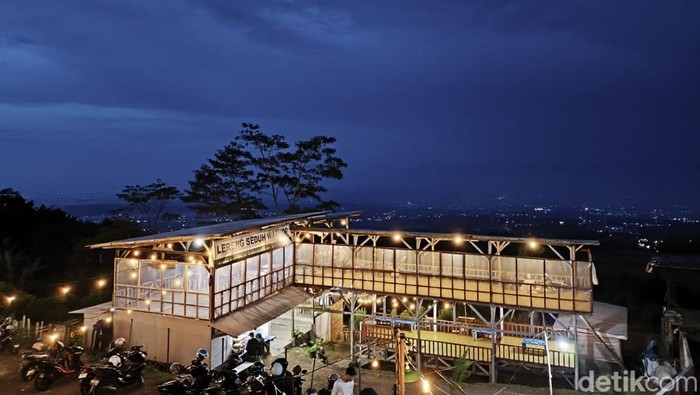 Warung Tower Kuningan, Jabar.