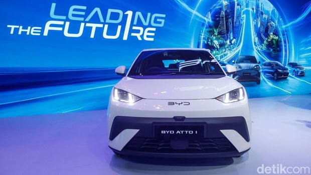 BYD Atto 1 resmi diluncurkan di GIIAS 2025 dengan harga mulai Rp195 juta. Mobil listrik murah ini langsung bikin pasar mobil bekas ketar-ketir.