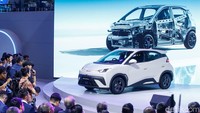 Dari segi dimensi, mobil ini punya panjang 3.925 mm, tinggi 1.720 mm, dan lebar 1.590 mm. Sementara jarak sumbu rodanya 2.500 mm dan ground clearance-nya 155 mm. Dengan dimensi kompak, mobil ini juga diklaim gampang masuk ke gang-gang sempit.