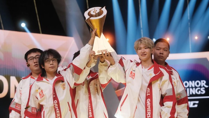 Kejuaraan Dunia Honor of Kings yang menjadi bagian dari Esports World Cup (EWC) 2025, KWC 2025, telah berakhir. Gelar juaranya berhasil disabet tim asal China, AG.AL International. Lantas bagaimana dengan tim dari Indonesia?