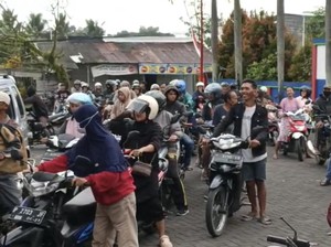Ada Apa di Balik Antrean BBM Mengular saat Pemerintah Bilang Stok Aman?