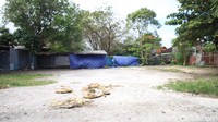 Foto: Suasana di luar arena tajen di Banjar Abian Tubuh, Kesiman, Denpasar Timur, Selasa (29/7/2025). (Aryo Mahendro/detikBali)