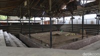 Arena tajen yang dilengkapi tribun di Banjar Abian Tubuh, Kesiman, Denpasar, Selasa (29/7/2025). (Aryo Mahendro/detikBali)