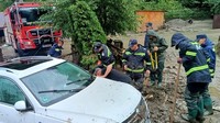 Dinding rumah jebol, perabot terendam—banjir menyisakan kerugian besar bagi warga Suceava. REUTERS/Romanian General Inspectorate