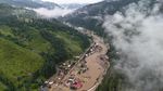 Banjir Lumpuhkan Rumania, Rumah-Jalanan Rusak