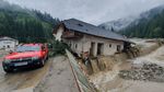 Banjir Lumpuhkan Rumania, Rumah-Jalanan Rusak