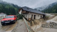 Rumah tampak rusak parah usai banjir besar menerjang Suceava, Rumania, Selasa (29/7/2025). REUTERS/Romanian General Inspectorate