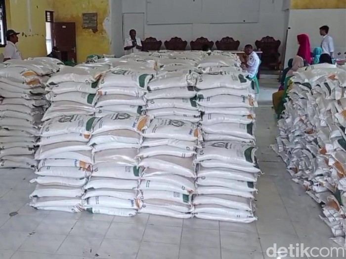 Bantuan beras gratis di Kabupaten Brebes, Rabu (30/7/2025).