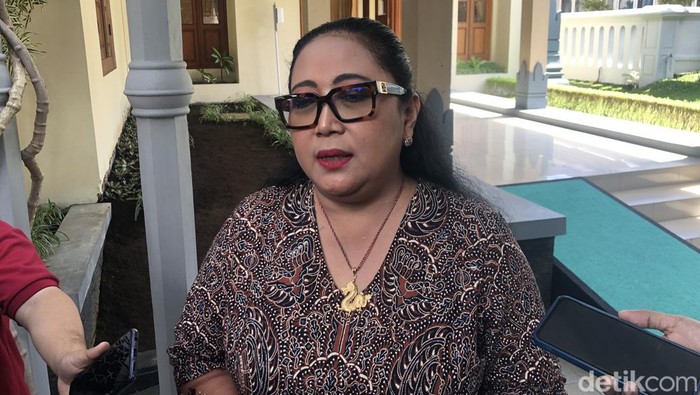 Bupati Gunungkidul Endah Subekti KuntariningsihΒ di kompleks Kepatihan, Kota Jogja, Selasa (29/7/2025). Bupati Gunungkidul Endah Subekti KuntariningsihΒ di kompleks Kepatihan, Kota Jogja, Selasa (29/7/2025).