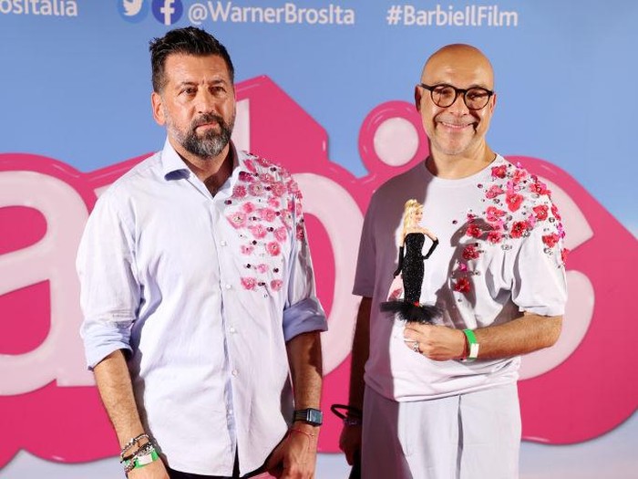 Desainer Barbie, Mario Paglino dan Gianni Grossi Dua desainer Barbie, Mario Paglino dan Gianni Grossi, tewas dalam tabrakan maut di jalan tol di Italia. (Photo by Vittorio Zunino Celotto/Getty Images)