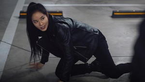 Mal Sook diperankan Ahn Ji Hye mengerahkan segala kekuatannya buat melawan kekuatan iblis di Bumi. (Foto: dok. KBS2)