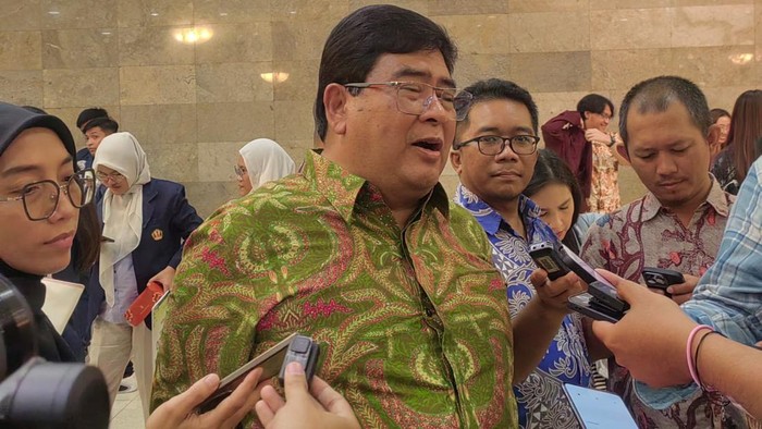 etua Asosiasi Pengusaha Indonesia (APINDO) Bidang Ketenagakerjaan, Bob Azam.