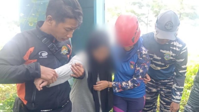 Petugas akhirnya menemukan ibu dari dua bocah yang ditemukan tewas di Pantai Sigandu. Ibu itu ditemukan selamat, Rabu (30/7/2025).