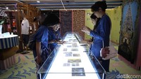 Lebih dari 200 booth dihadirkan, terdiri dari UMKM batik, kuliner nusantara, serta talkshow, workshop, dan parade busana batik dari brand lokal.