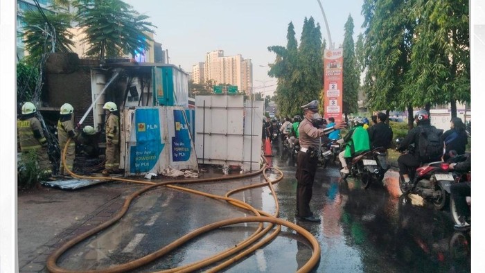 Genset Listrik Terbakar di Jakbar