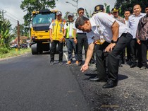 Ahmad Luthfi Cek Perbaikan Jalan Rempeyek Parakan-Patean di Temanggung