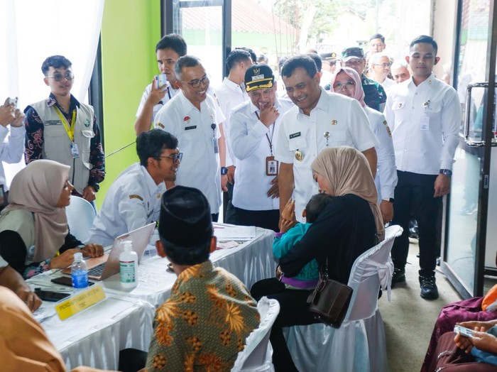 Gubernur Jateng, Ahmad Luthfi saat meninjau pelaksanaan program Speling, Rabu (30/7/2025).